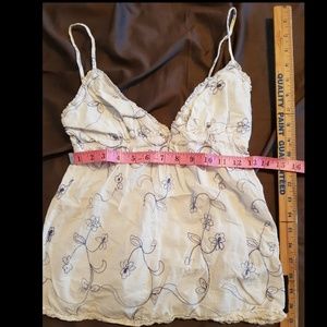 white blue floral top gadzooks